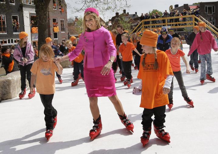 Maxima schaatst in Franeker