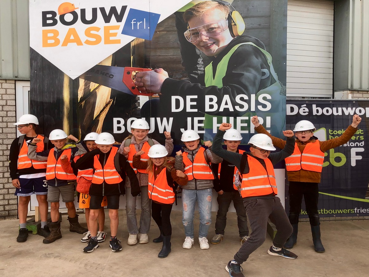 Leerlingen de Grûnslag openen pop-up bouwplaats in Franeker