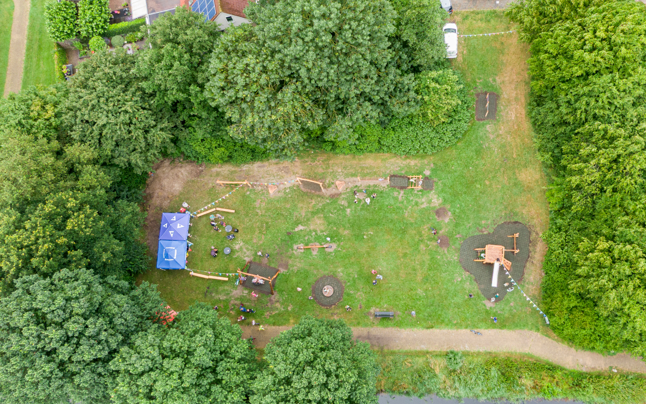 feestelijke-opening-nieuwe-speeltuin-in-hamburgerrak-t-want