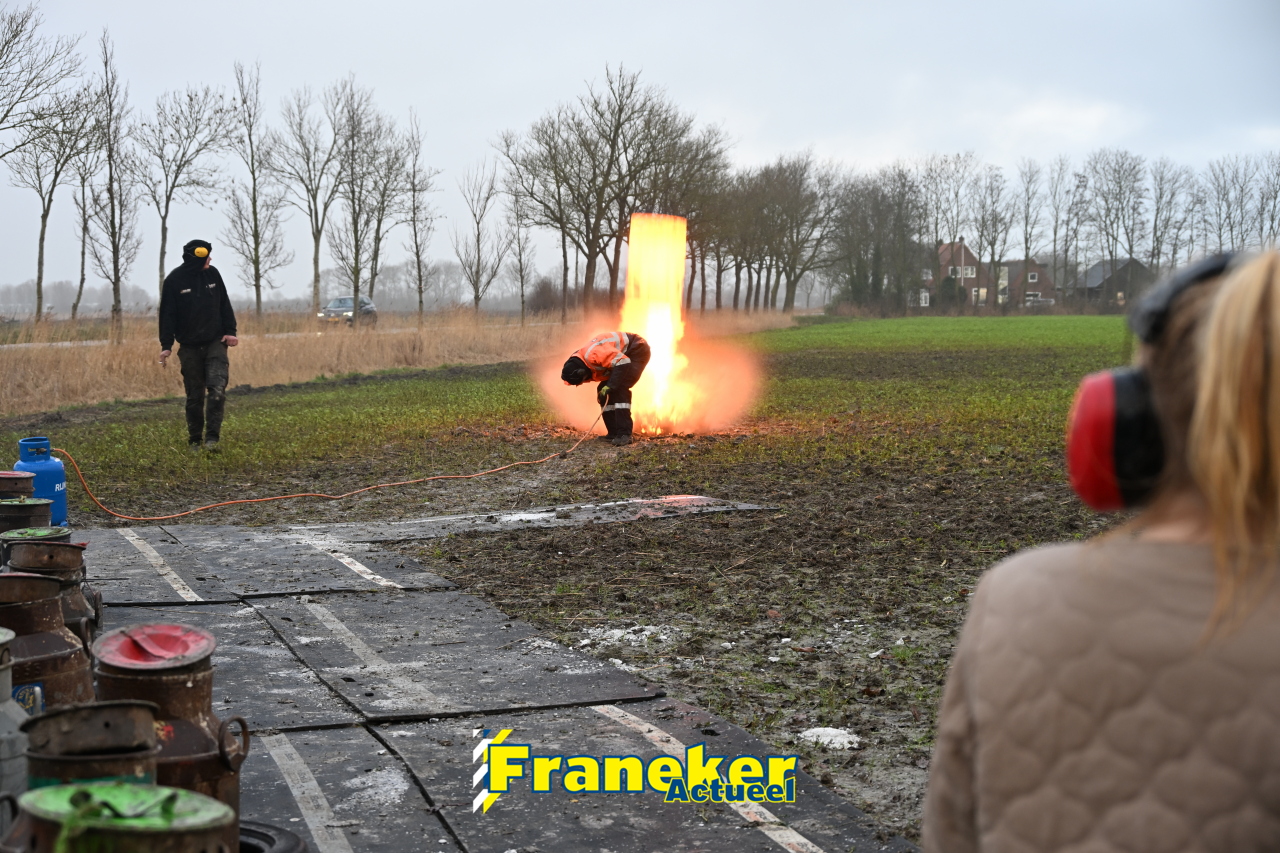 Carbidschieten verbindt Waadhoeke in oudejaarsstemming
