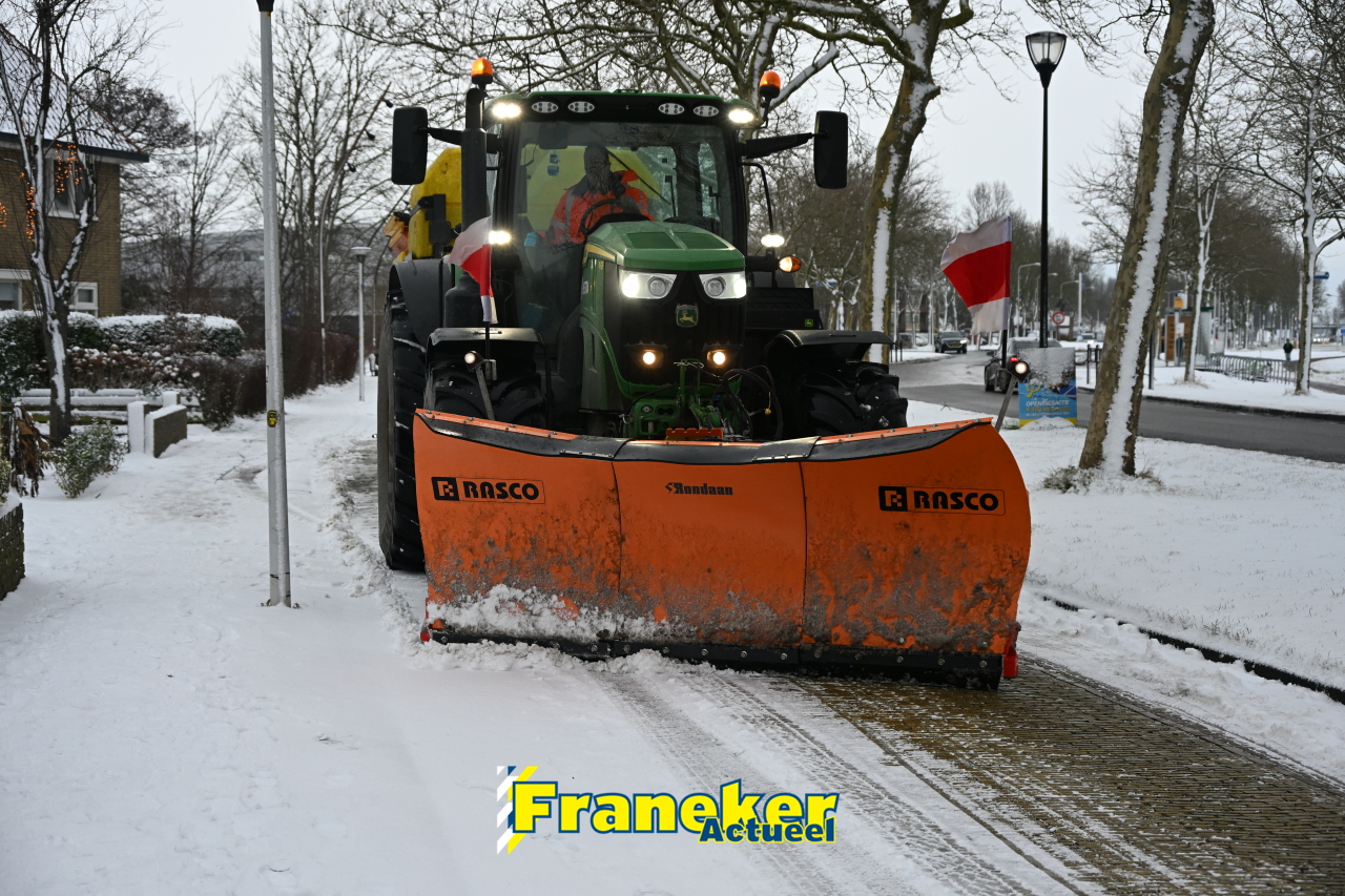 Rijkswaterstaat waarschuwt voor gevaarlijke gladheid na sneeuwval en mogelijk ijzel