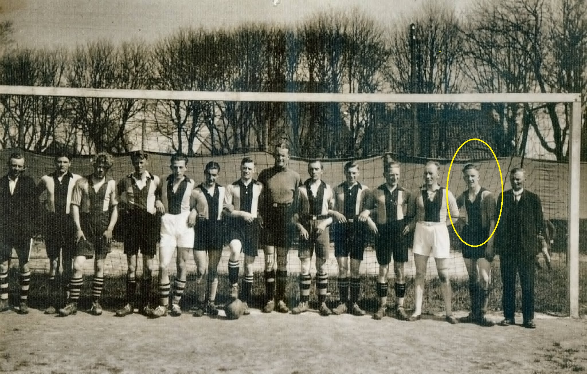 Wie oh wie is de man op de foto? Kun jij helpen?