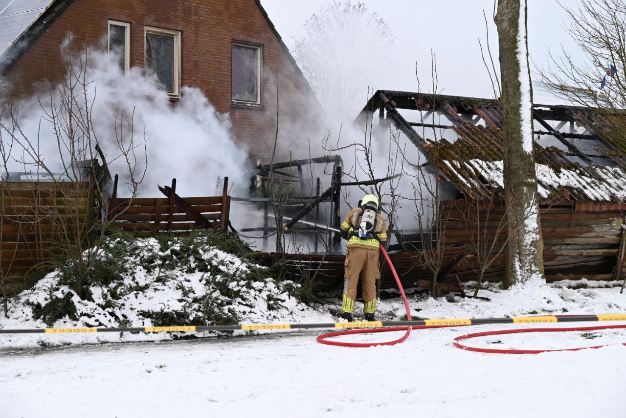 Mogelijk asbest vrijgekomen bij schuurbrand