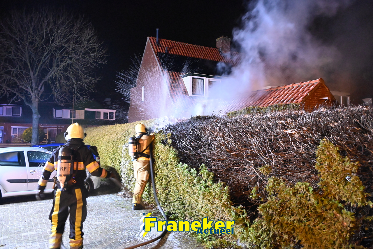 Hegbrand in Franeker snel onder controle dankzij kordaat optreden hulpdiensten