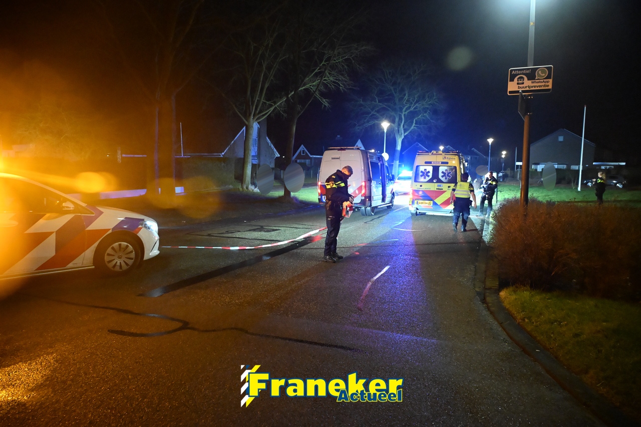 Aanrijding tussen politieauto en motorrijder op A. van Voorthuijsenweg in Franeker