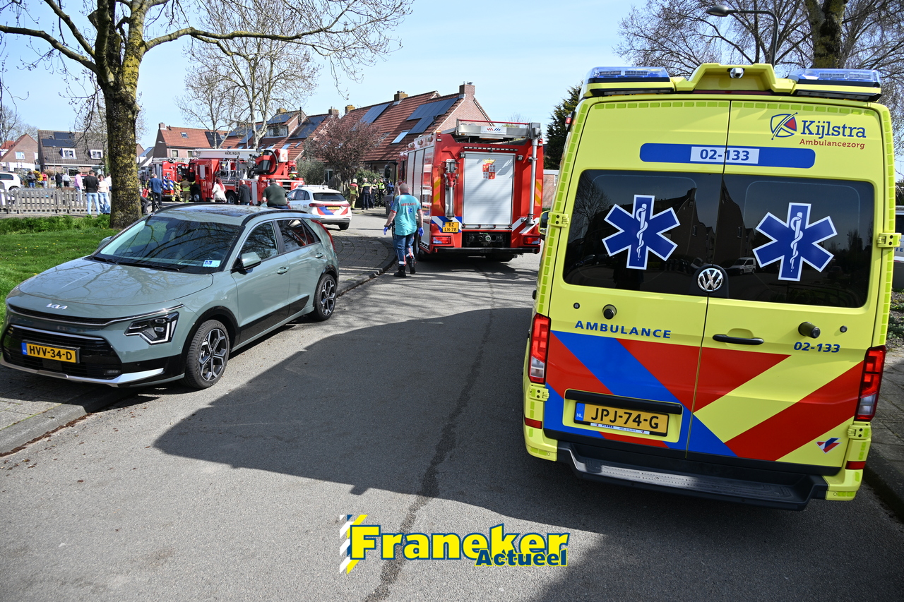 Snel optreden brandweer voorkomt uitbreiding woningbrand in Franeker; fietsaccu vermoedelijke oorzaa