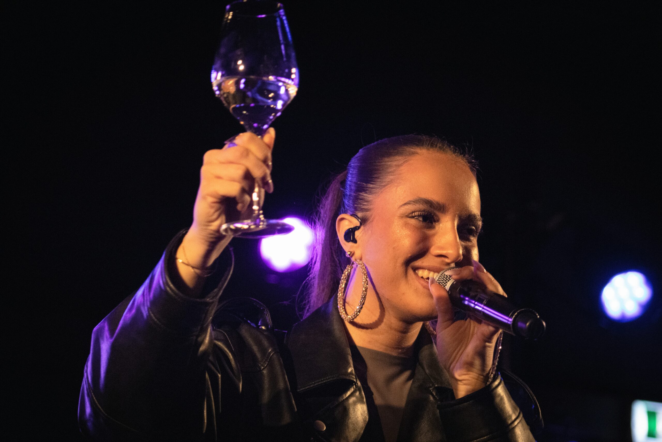 Friese jeugd zingt massaal mee met Jade Borsato in Deinum