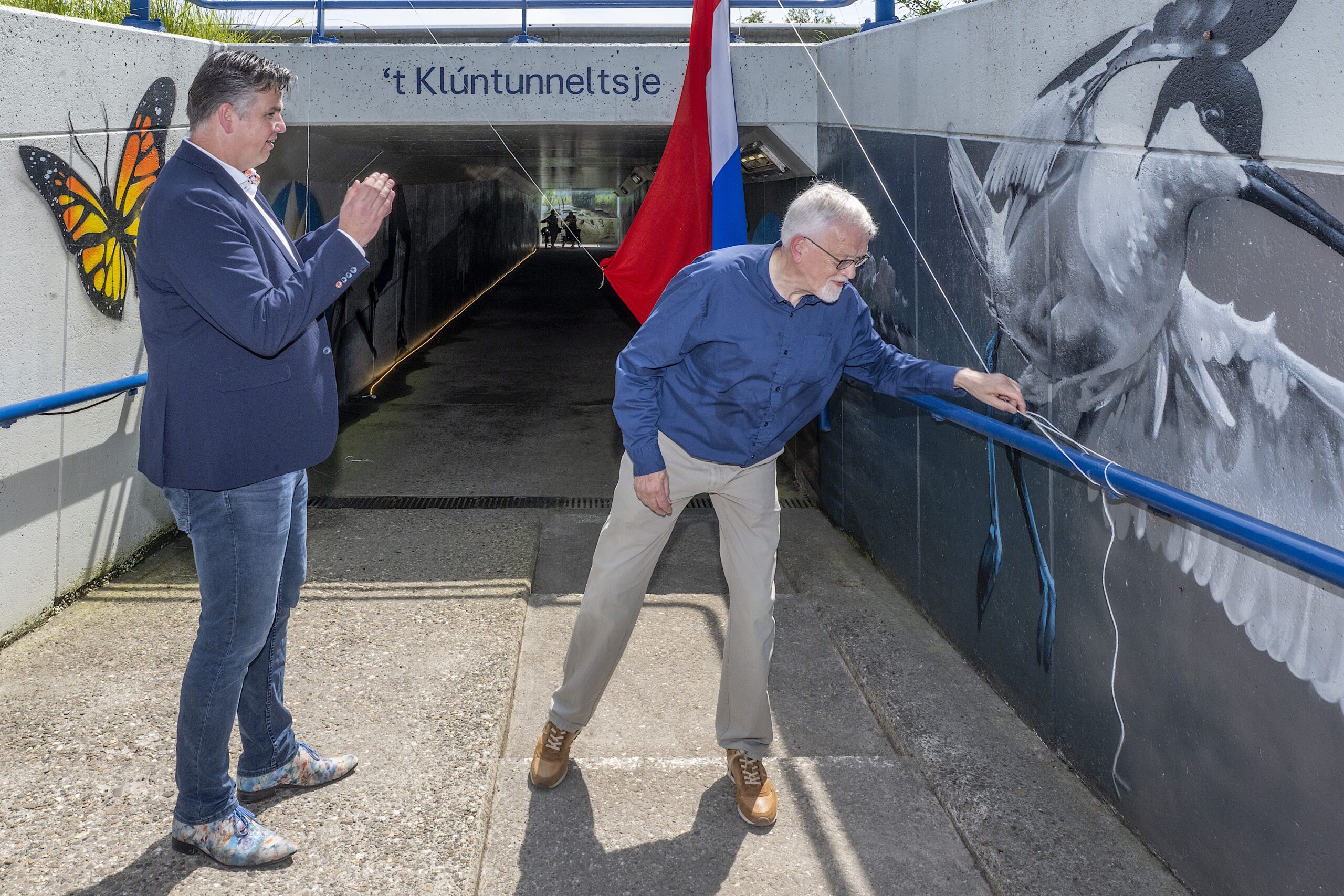 Naam fietstunnel onder A31 officieel onthuld: ’t Klúntunneltsje