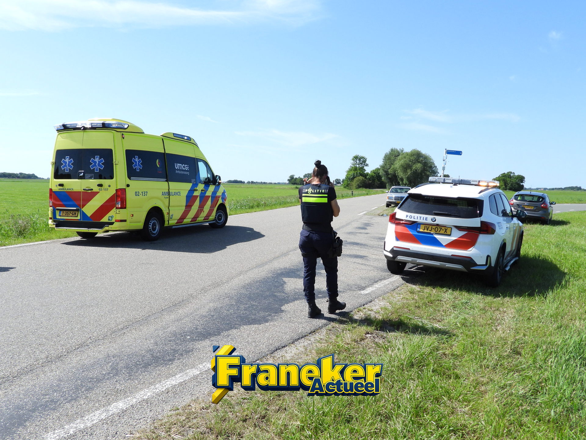 Minderjarig meisje gewond bij aanrijding in Tzum, bestuurder rijdt door