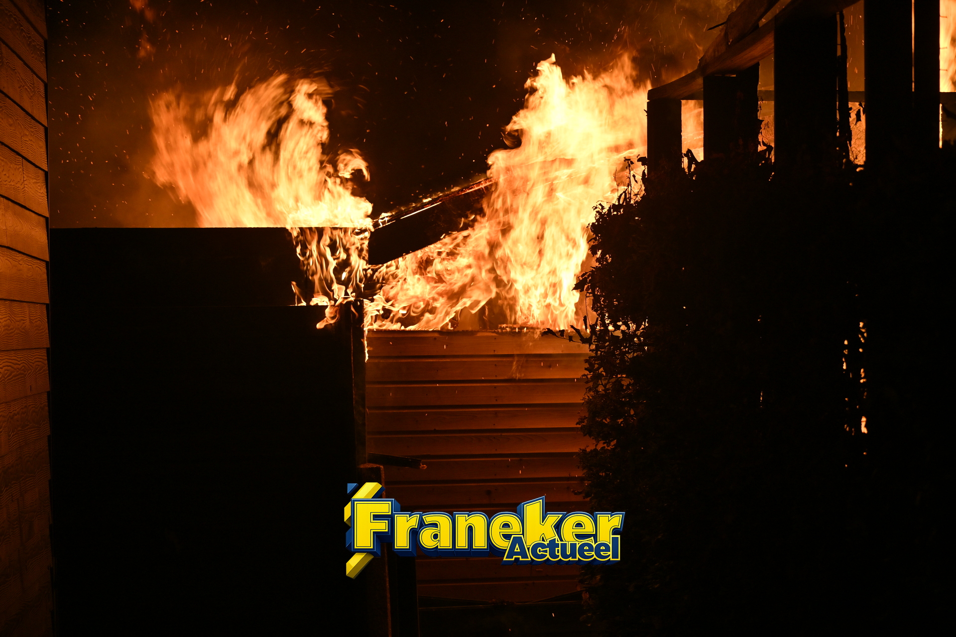 Twee schuren verwoest bij nachtelijke brand in Franeker