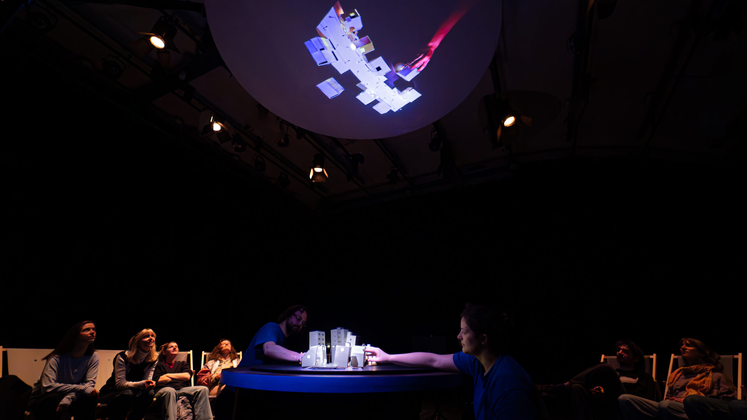 Theater en sterrenkunde komen samen in nieuwe voorstelling The Pale Blue Dot