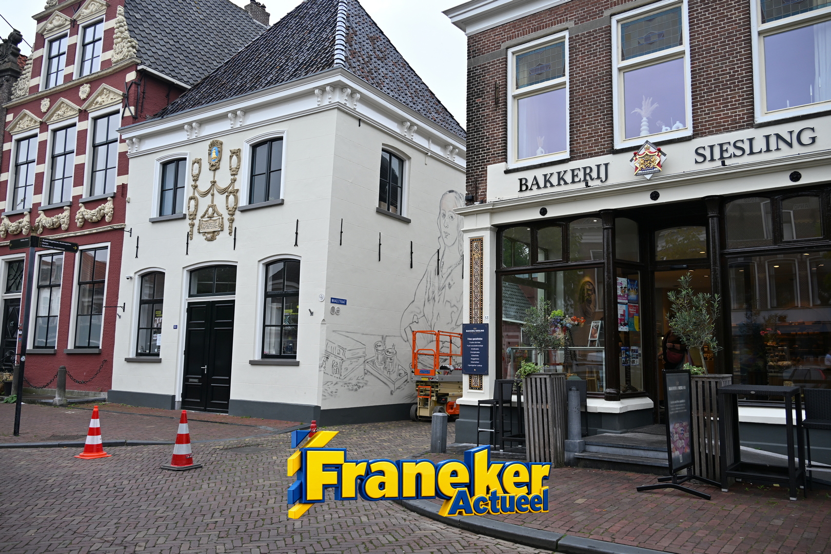 Eerste muurschildering van Franeker krijgt vorm op historische Waag