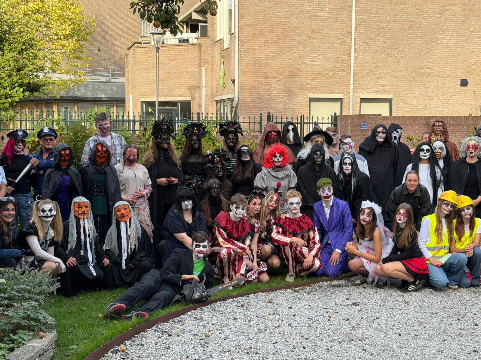 150 deelnemers trotseren spannende spooktocht in Franeker Bos